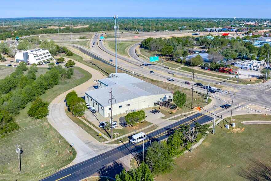 2451 Van Buren St, Norman, OK à louer - Photo de l’immeuble – Image 3 sur 22