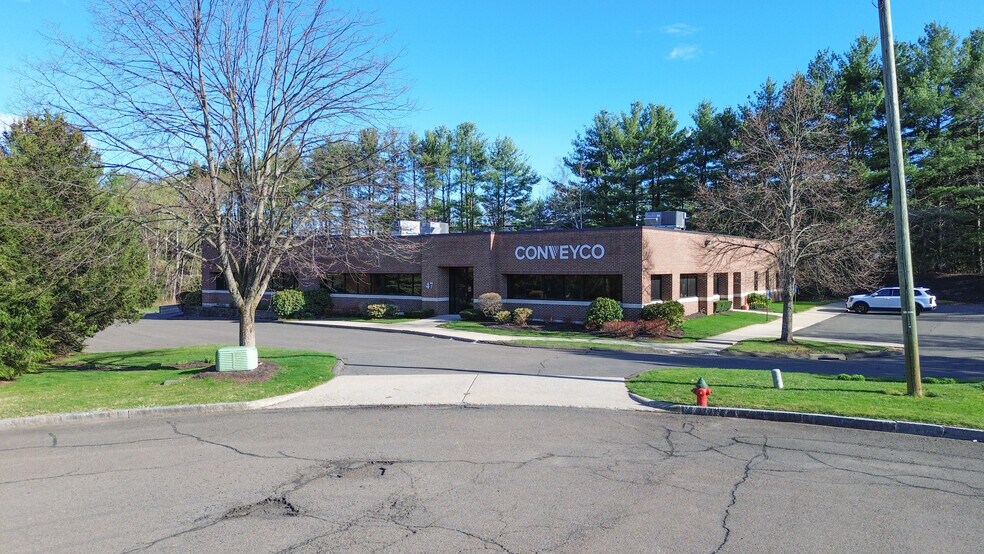 47 Commerce Dr, Bristol, CT à vendre - Photo de l’immeuble – Image 3 sur 19