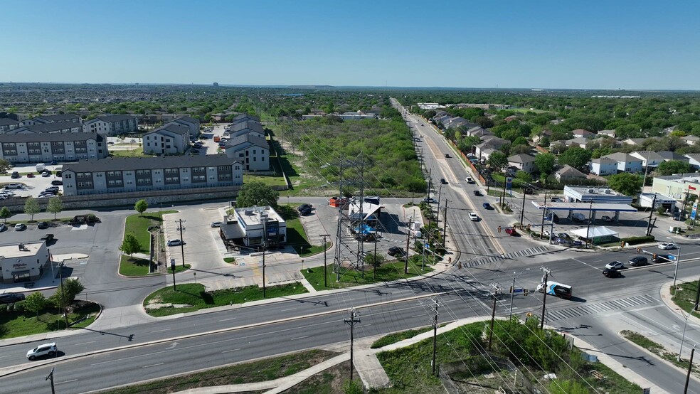 N Hunt Ln, San Antonio, TX à vendre - Vidéo sur l’annonce professionnelle – Image 2 sur 10