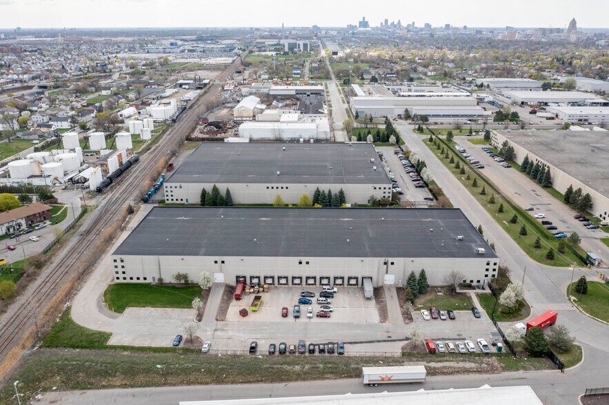 12225 Oakland Park Boulevard, Highland Park, MI à louer - Photo de l’immeuble – Image 1 sur 12