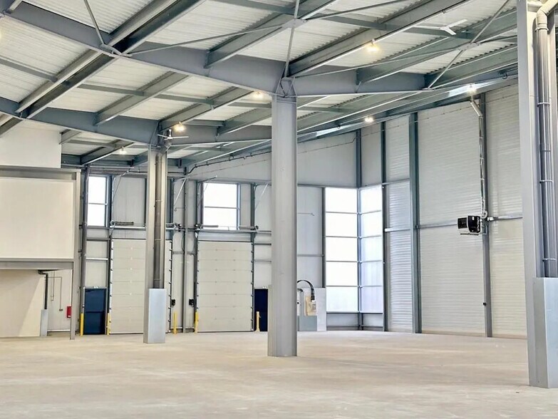 Local d’activités dans Limeil-Brévannes à louer - Photo de l’immeuble – Image 2 sur 11