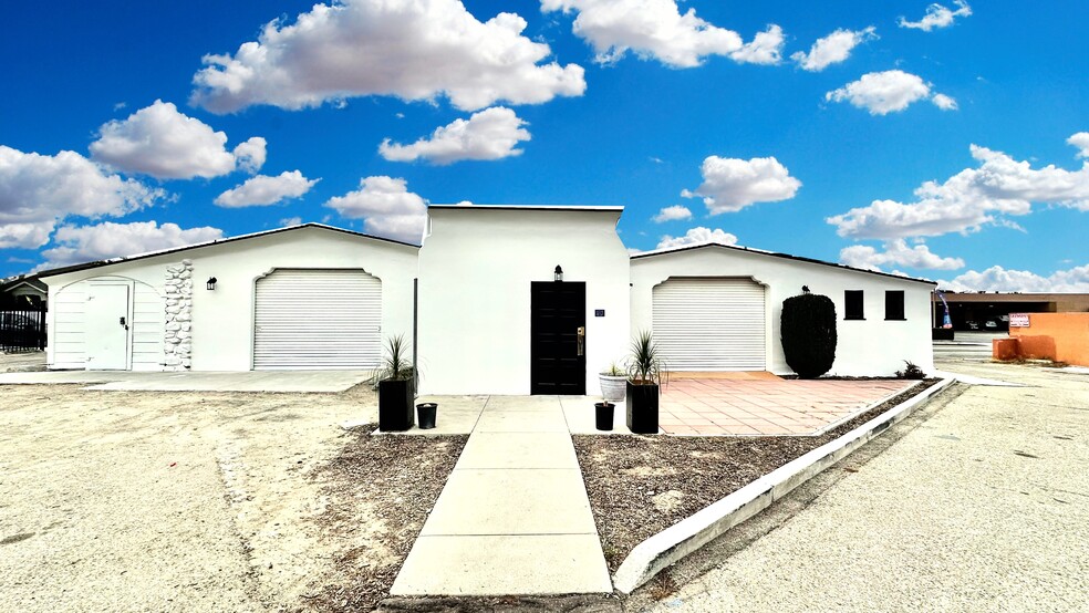 111 S Dos Caminos Ave, Ventura, CA à louer - Photo de l’immeuble – Image 2 sur 23