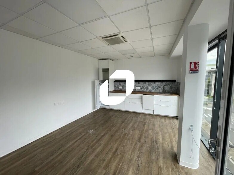 Bureau dans Reims à louer - Photo de l’immeuble – Image 2 sur 7