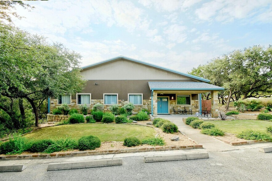 21201 Kathy Ln, Spicewood, TX à vendre - Photo de l’immeuble – Image 2 sur 21