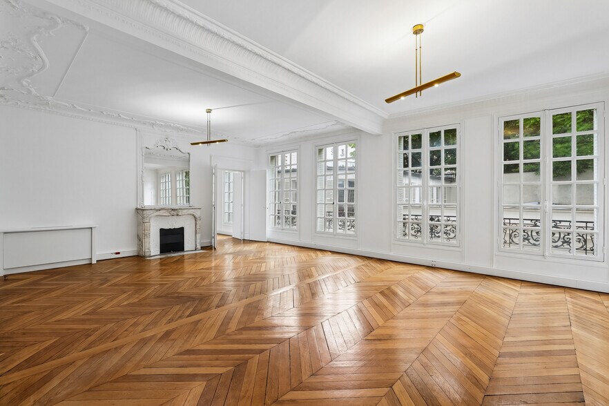 60 Rue Saint-Lazare, Paris à louer - Photo principale – Image 1 sur 15