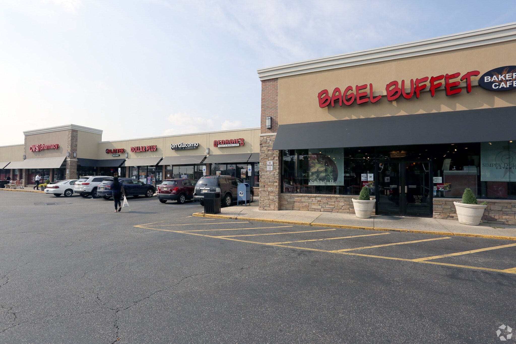 93-123 Plaza Ctr, Secaucus, NJ à louer Photo de l’immeuble– Image 1 sur 13