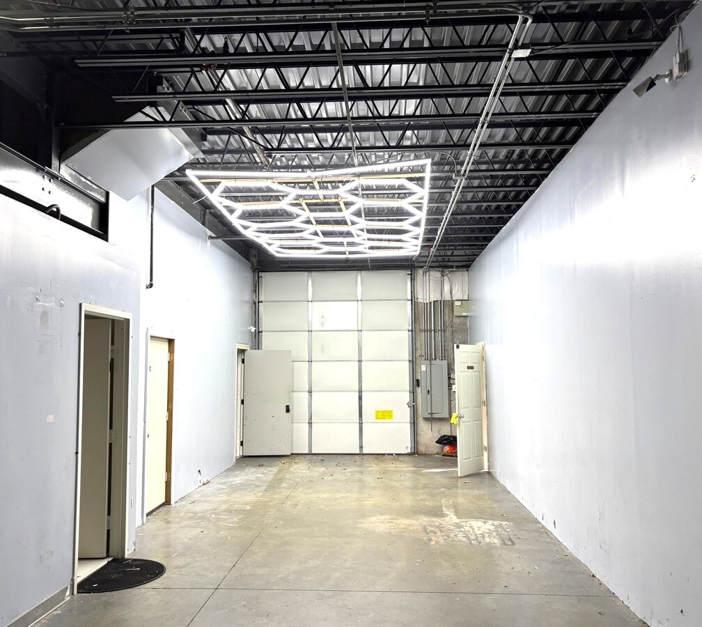 45945 Trefoil Ln, Sterling, VA 20166 - Lot 148 -  - Photo intérieure - Image 1 of 3