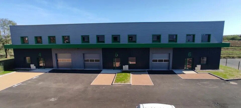 Local d’activités dans Tignieu-Jameyzieu à louer Photo principale– Image 1 sur 9