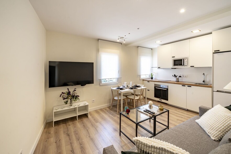 Immeuble residentiel dans Madrid, Madrid à vendre - Photo intérieure – Image 1 sur 11
