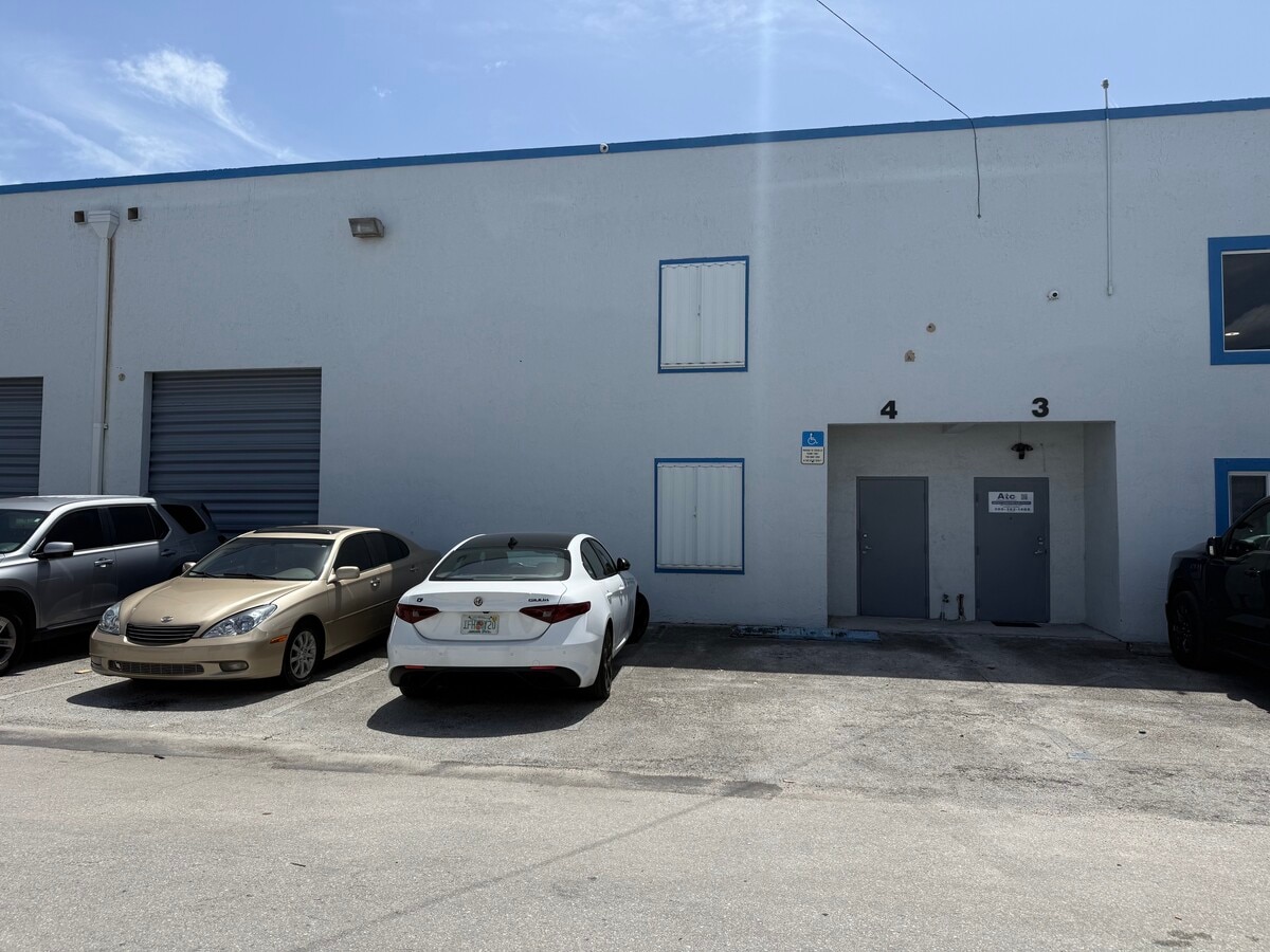 2205 W 80th St, Hialeah, FL 33016 - Lot 4 - - Photo intérieure - Image 1 of 7