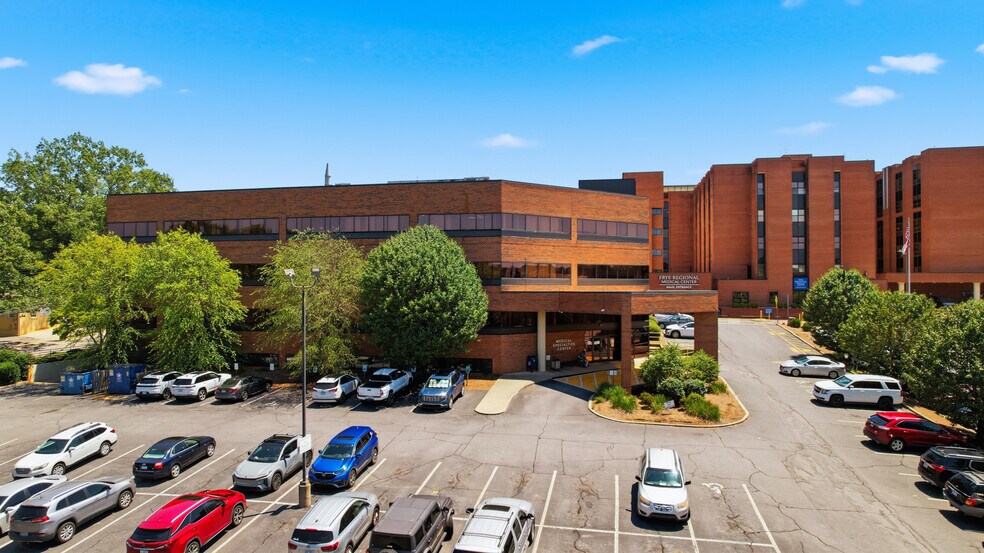 415 N Center St, Hickory, NC à vendre - Photo de l’immeuble – Image 2 sur 9