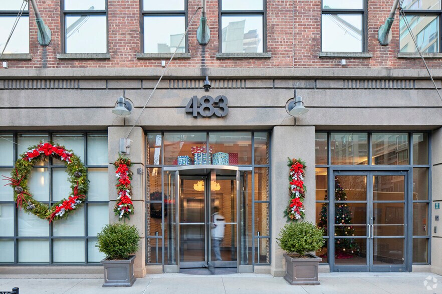 483 Tenth Ave, New York, NY à louer - Photo de l’immeuble – Image 2 sur 4