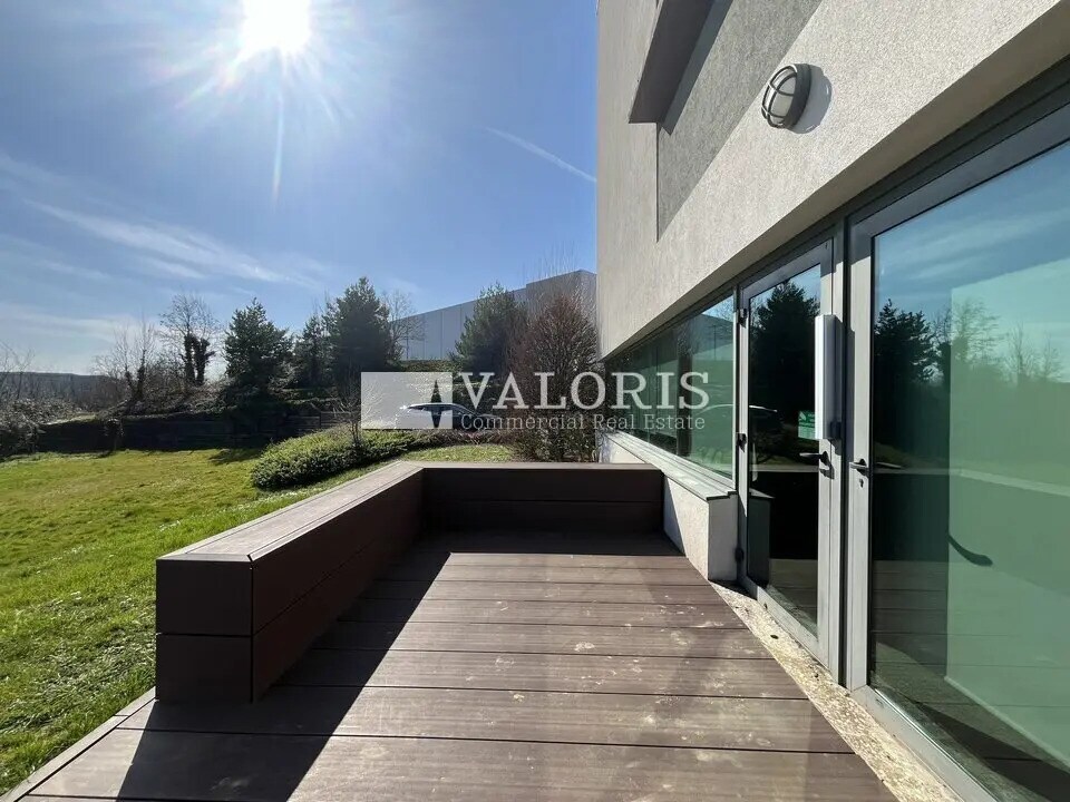 Bureau dans Champagne-au-Mont-d'Or à louer Photo de l’immeuble– Image 1 sur 18