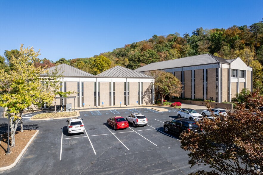 813 Shades Creek Pkwy, Birmingham, AL à louer - Photo de l’immeuble – Image 2 sur 6