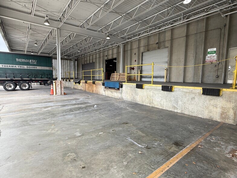 3580-3588 Work Dr, Fort Myers, FL à louer - Photo de l’immeuble – Image 3 sur 5