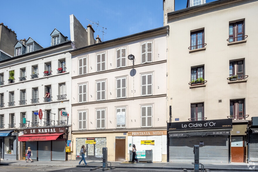 249 Rue De Charenton, Paris à louer - Photo de l’immeuble – Image 2 sur 2