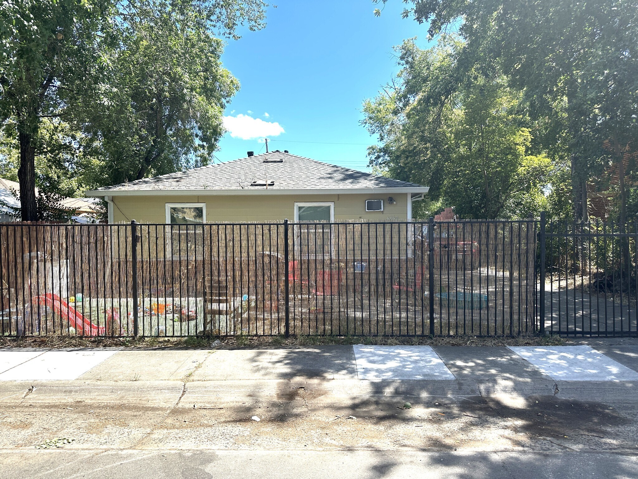 4630 13th Ave, Sacramento, CA à vendre Photo principale– Image 1 sur 25