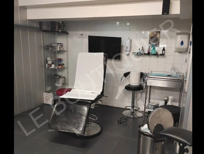 Plus de détails pour Local commercial à vendre