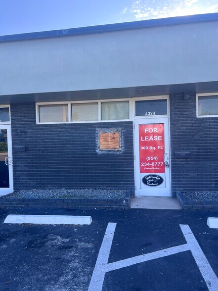 4310-4326 NE 5th Ave, Oakland Park, FL à louer - Photo de l’immeuble – Image 2 sur 11