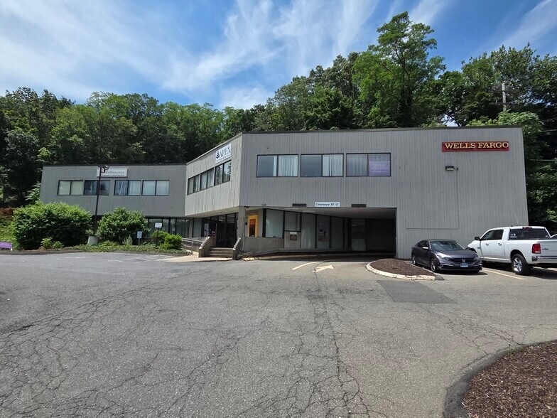 260 Amity Rd, Woodbridge, CT à vendre - Photo de l’immeuble – Image 3 sur 8