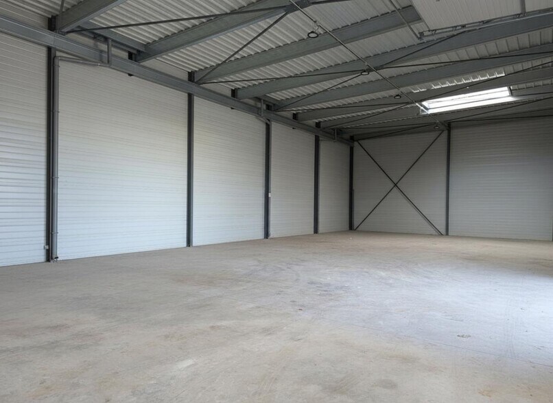 Industriel/Logistique dans Creil à louer - Photo de l’immeuble – Image 3 sur 9