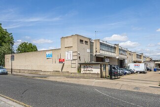 Plus de détails pour Felixstowe Rd, Londres - Industriel/Logistique à louer