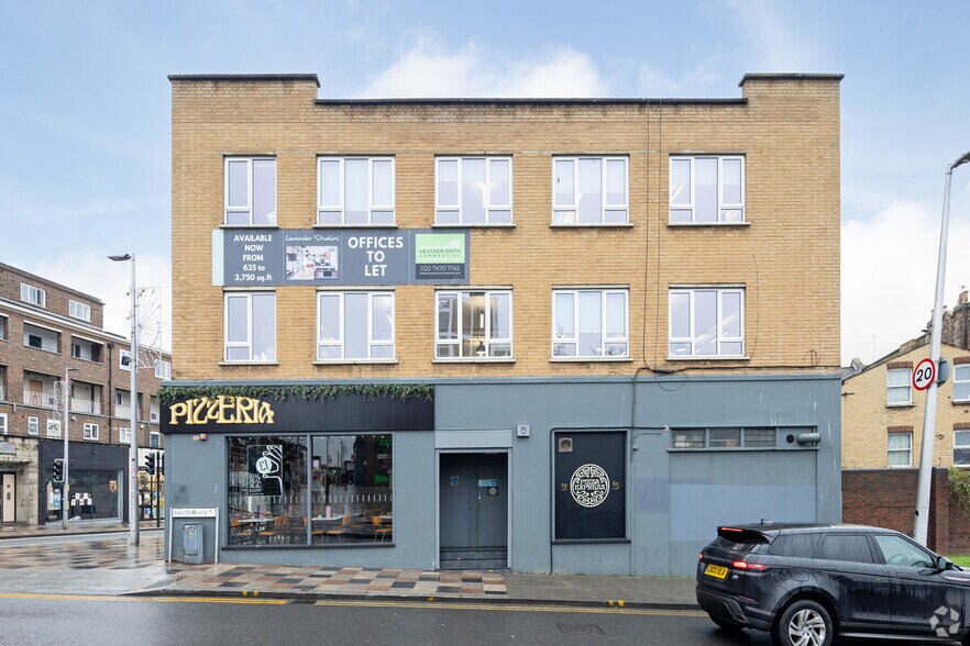 230-236 Lavender Hl, Londres à louer - Photo de l’immeuble – Image 2 sur 2