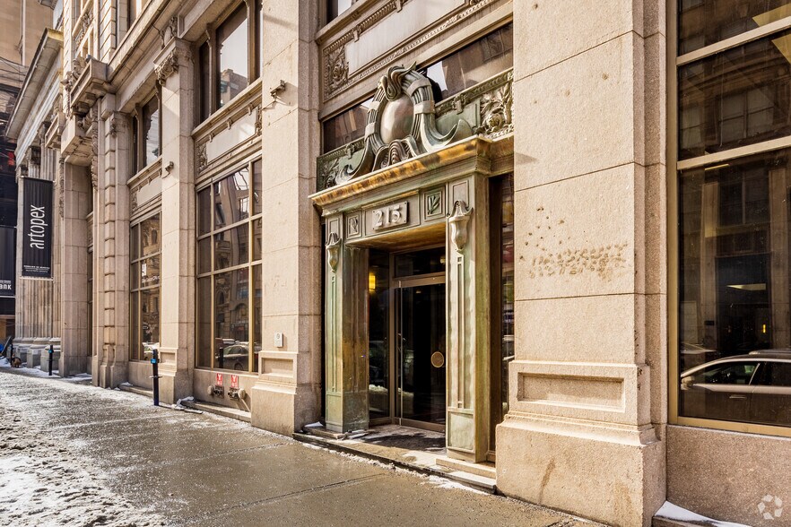 215 Rue Saint-Jacques, Montréal, QC à louer - Photo de l’immeuble – Image 3 sur 44