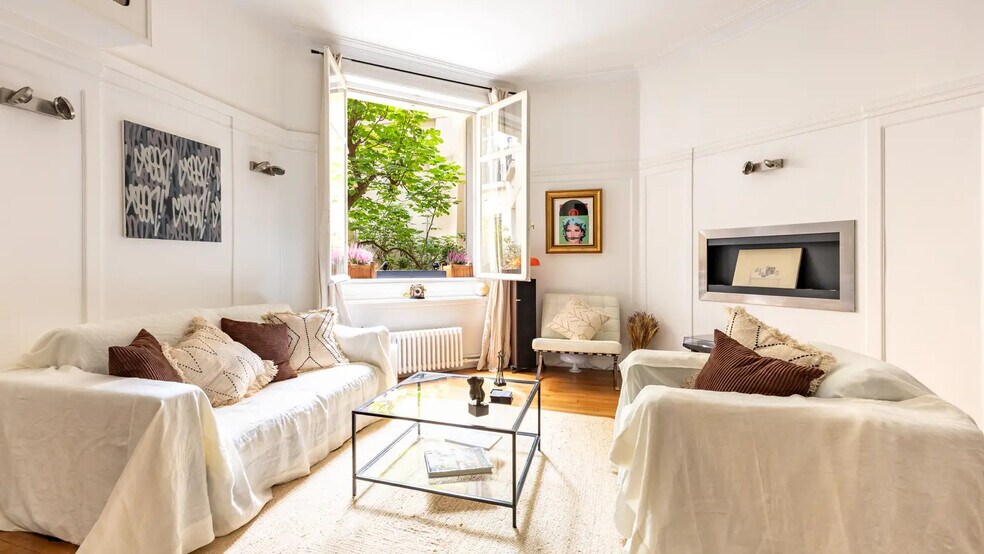 Bureau dans Paris à vendre - Photo de l’immeuble – Image 2 sur 9