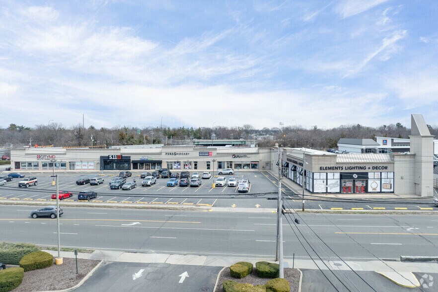 229-243 Glen Cove Rd, Carle Place, NY à louer - Aérien – Image 2 sur 5
