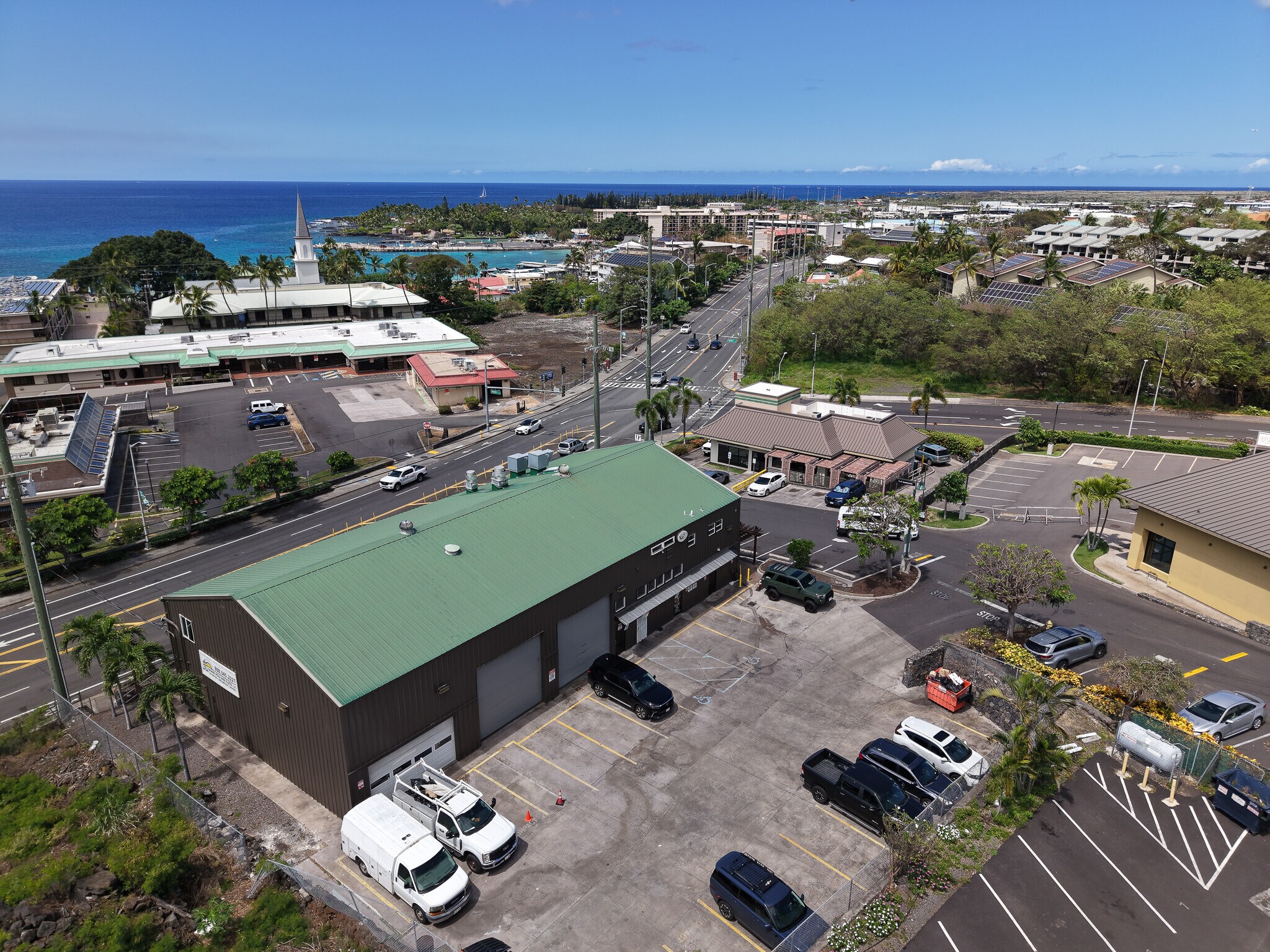 75-5705 Kuakini Hwy, Kailua Kona, HI à louer Photo principale– Image 1 sur 3