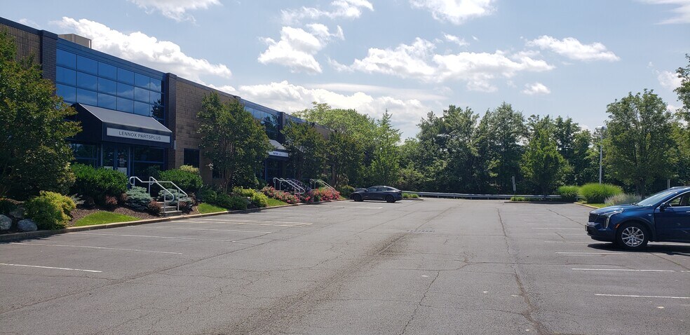 3001 Hadley Rd, South Plainfield, NJ à louer - Photo de l’immeuble – Image 3 sur 10