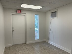 2696 NW 31st Ave, Lauderdale Lakes, FL à louer Photo intérieure– Image 2 sur 7