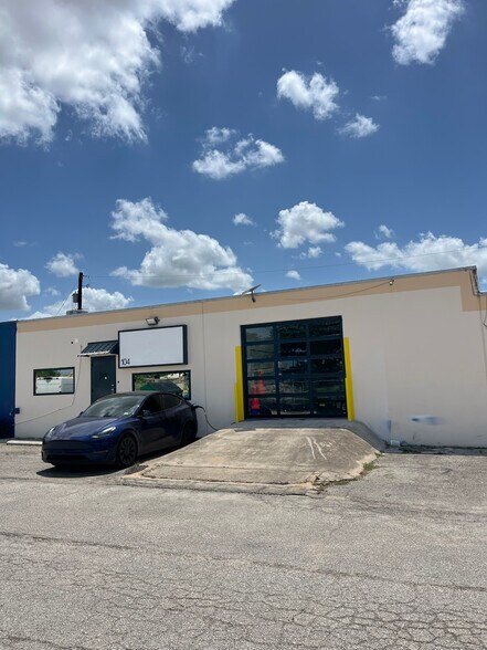820 Shelby Ln, Austin, TX à louer - Photo de l’immeuble – Image 2 sur 7