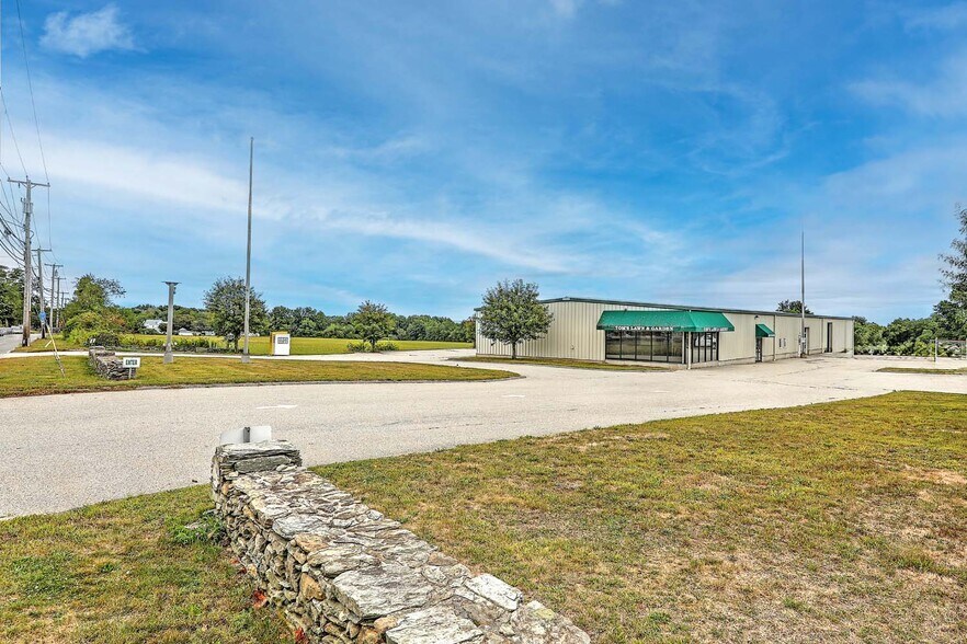 1055 E Main Rd, Portsmouth, RI à louer - Photo de l’immeuble – Image 2 sur 20