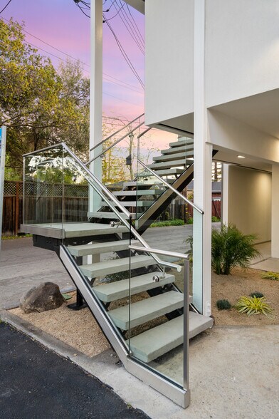 2575 Flores St, San Mateo, CA à louer - Photo de l’immeuble – Image 2 sur 14