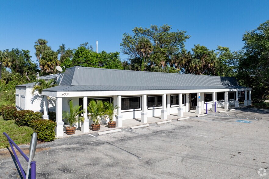 6350 Bayshore Rd, North Fort Myers, FL à vendre - Photo de l’immeuble – Image 3 sur 36