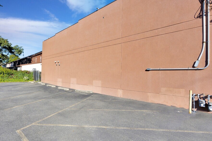 85-87 Covert Ave, Floral Park, NY à louer - Photo de l’immeuble – Image 2 sur 4