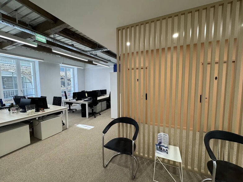 Bureau dans Paris à louer - Photo de l’immeuble – Image 2 sur 11