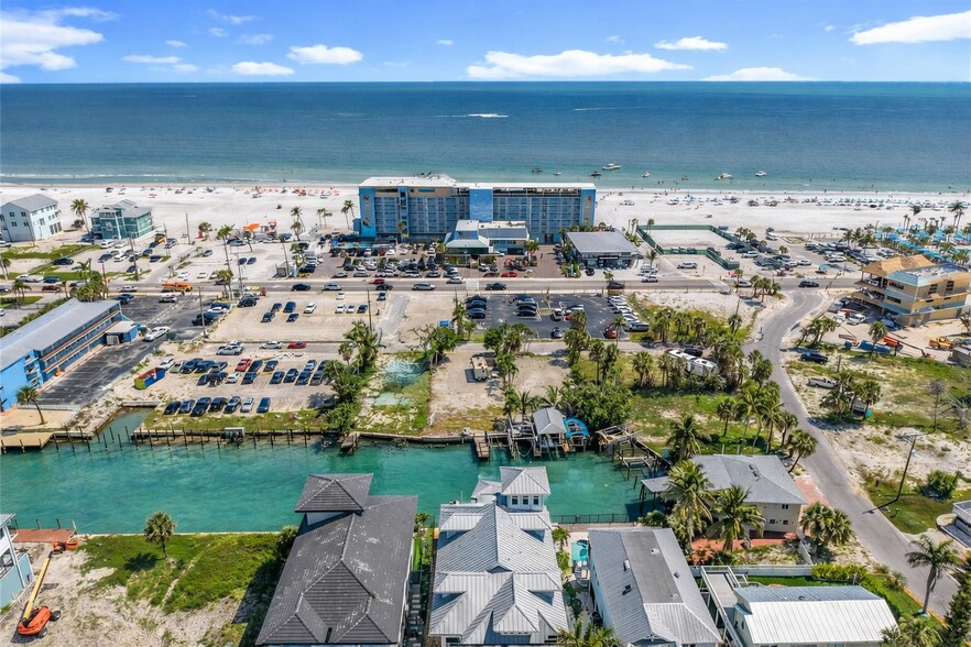 1339 Santos Rd, Fort Myers Beach, FL à vendre - Photo de l’immeuble – Image 3 sur 9
