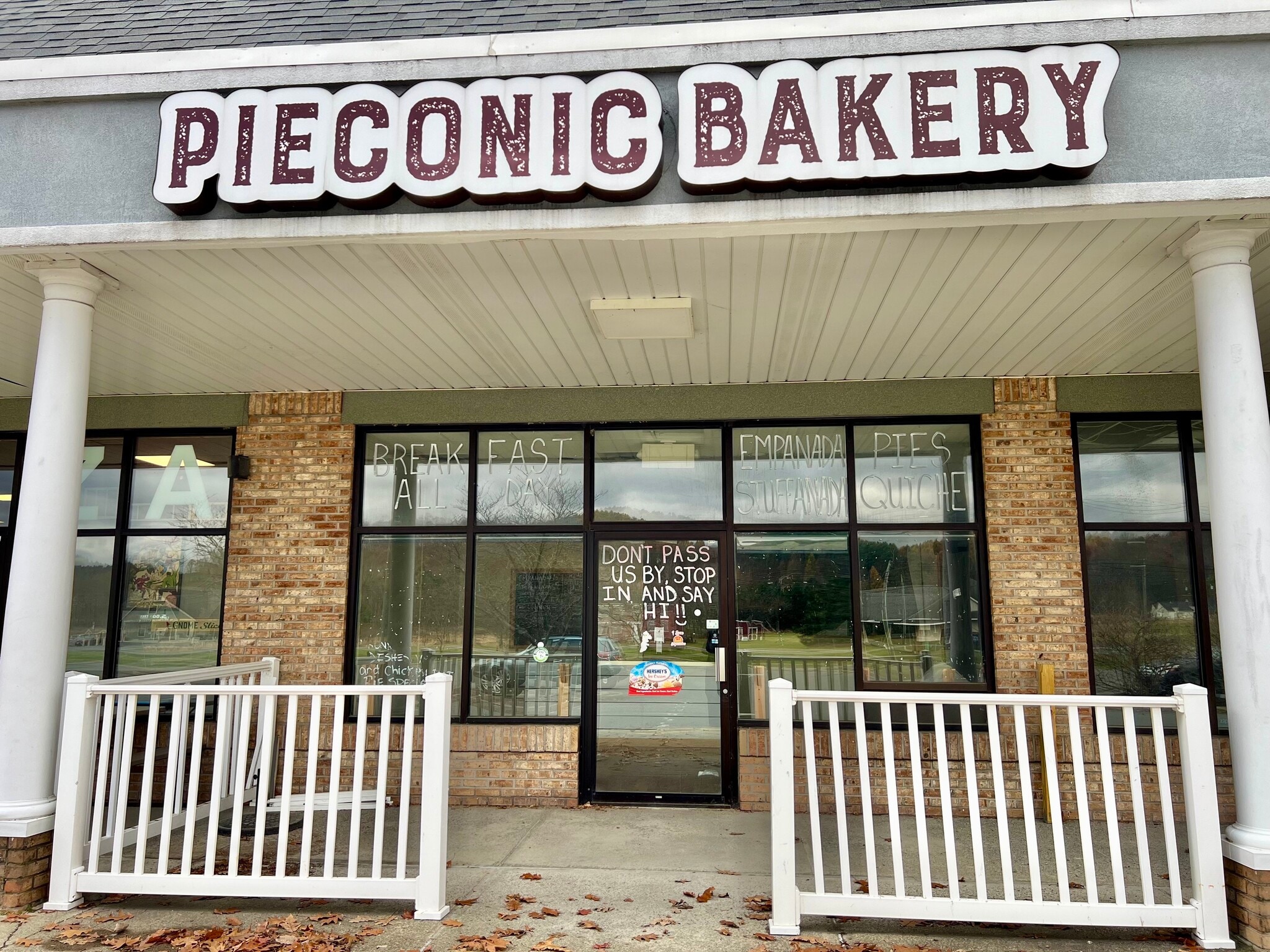 15 Dardess Dr, Chatham, NY à louer Photo de l’immeuble– Image 1 sur 17