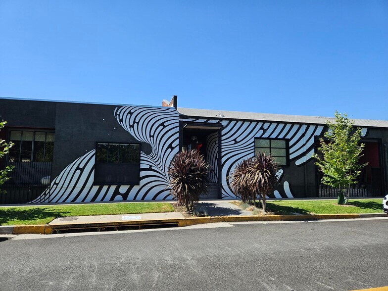 1651 S Central Ave, Glendale, CA à louer - Photo de l’immeuble – Image 2 sur 16