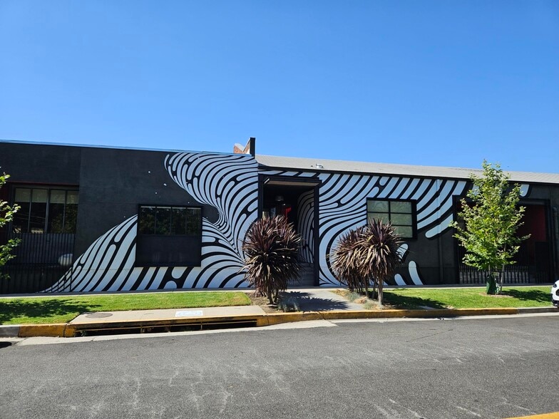 1651 S Central Ave, Glendale, CA à louer - Photo de l’immeuble – Image 3 sur 9
