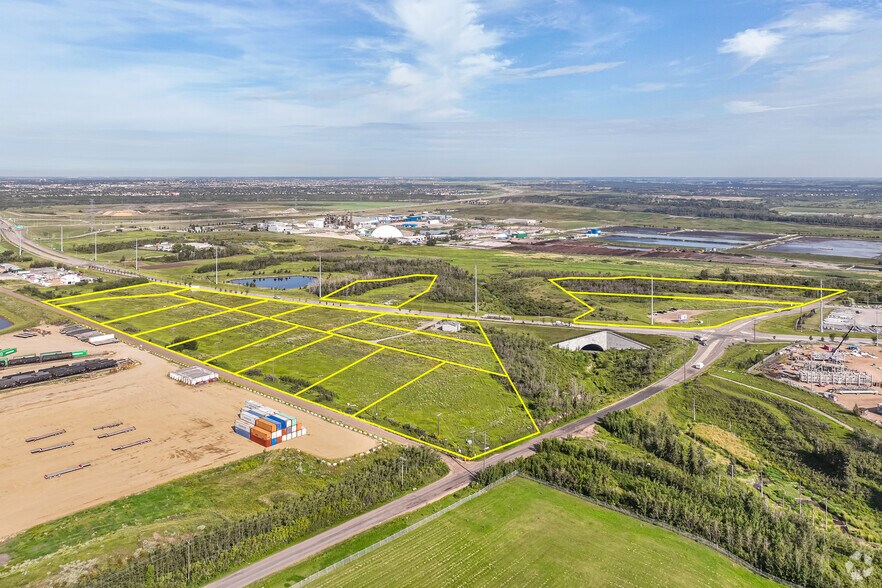 12704 NE 17 St NE, Edmonton, AB à vendre - Photo de l’immeuble – Image 1 sur 21