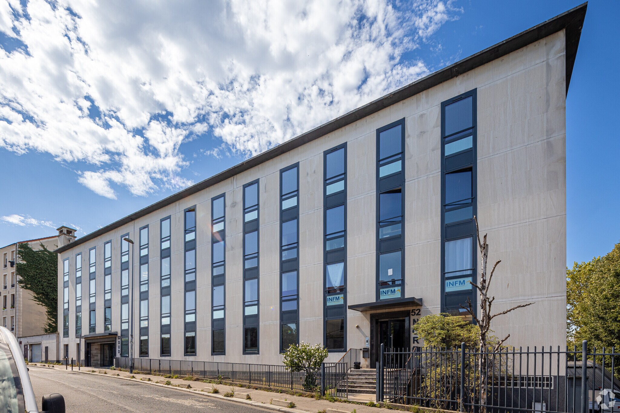 Local d’activités dans Saint-Denis à louer Photo de l’immeuble– Image 1 sur 5