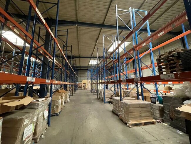 Plus de détails pour Bureau, Industriel/Logistique à louer