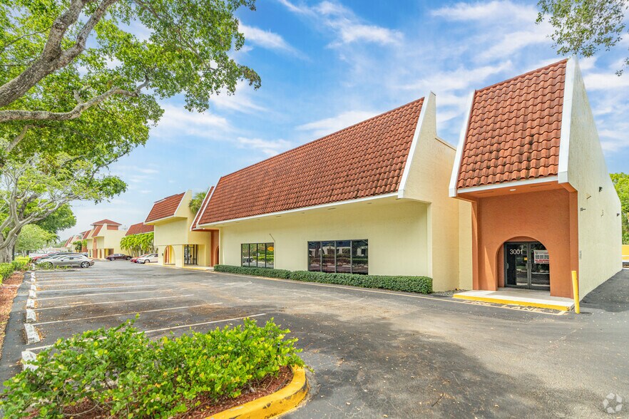 3001-3067 NW 60th St, Fort Lauderdale, FL à louer - Photo de l’immeuble – Image 3 sur 4