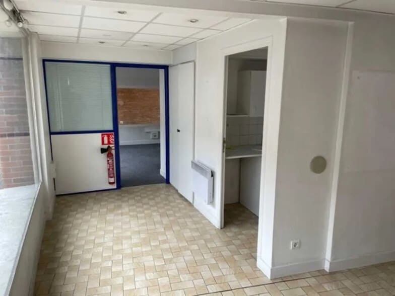 Local commercial dans Pont-Saint-Pierre à vendre - Photo de l’immeuble – Image 3 sur 5