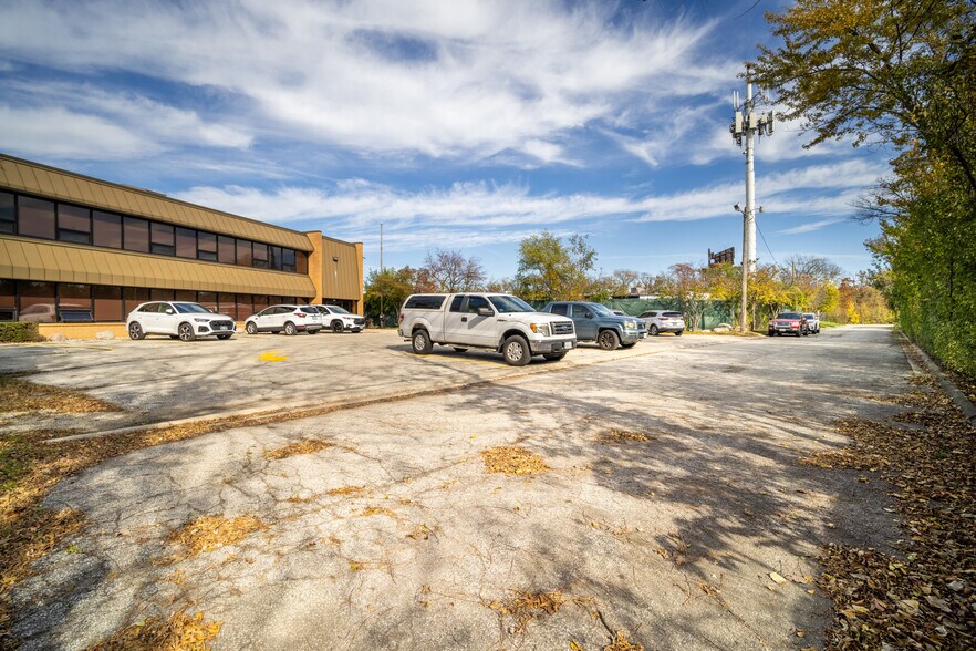 800 S Milwaukee Ave, Wheeling, IL à louer - Photo de l’immeuble – Image 3 sur 15