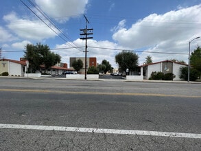 10230-10234 Canoga Ave, Chatsworth, CA à louer Photo de l’immeuble– Image 2 sur 2